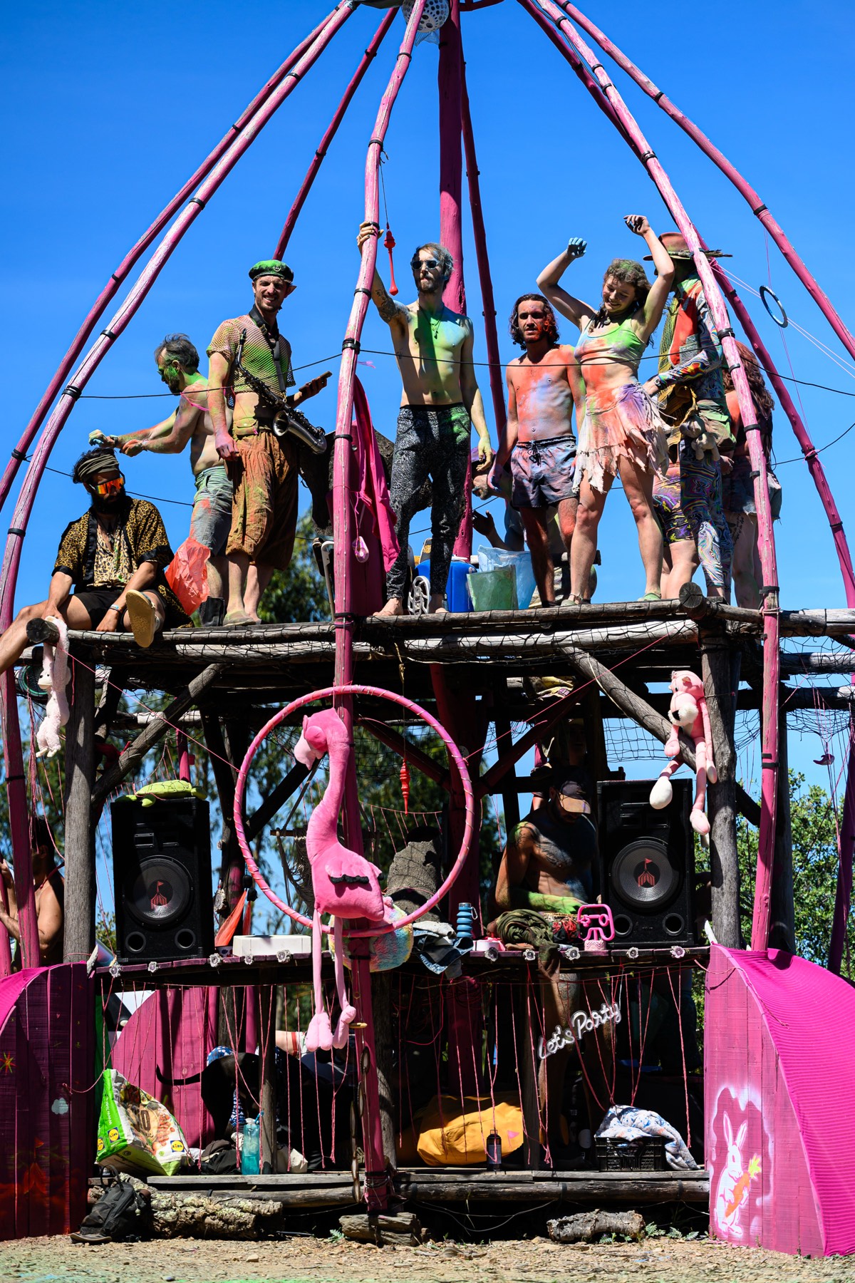 The finished rig with people on the deck.