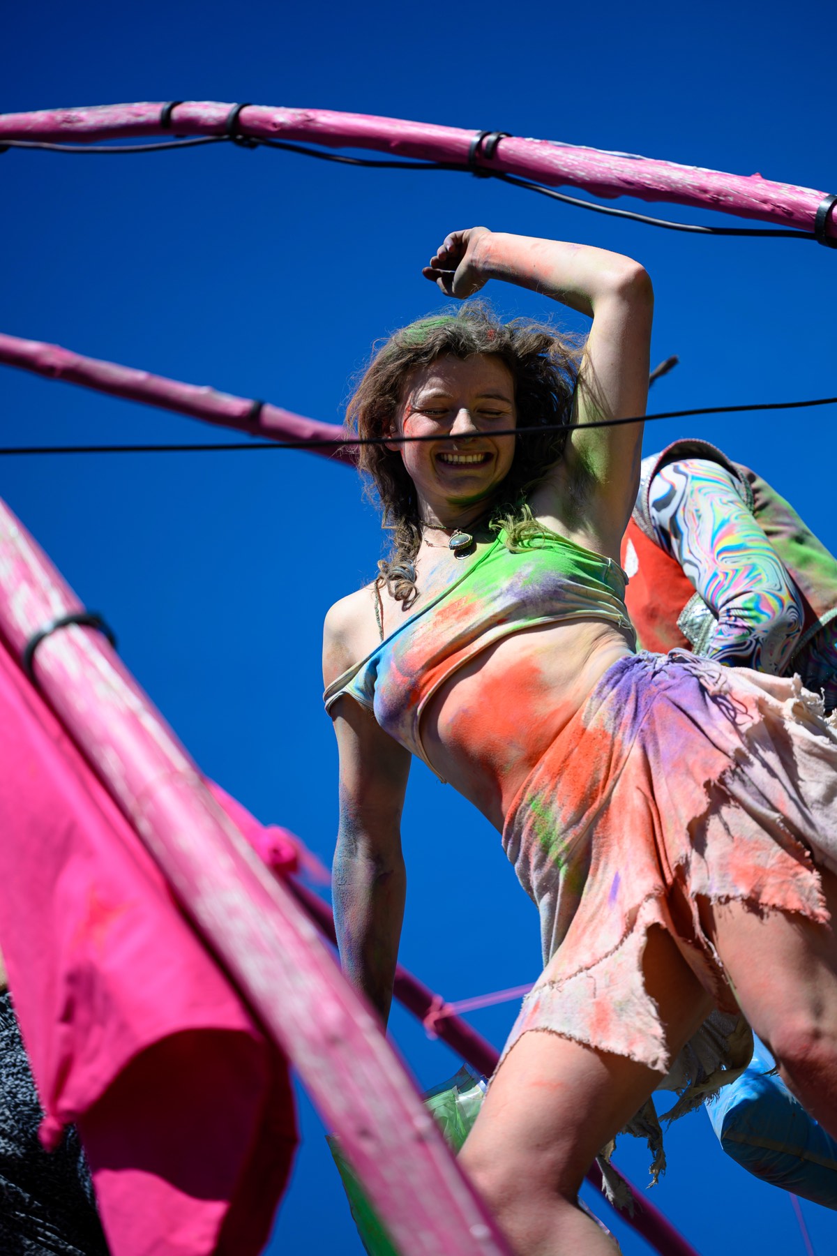An aerialist on the rig in daylight.